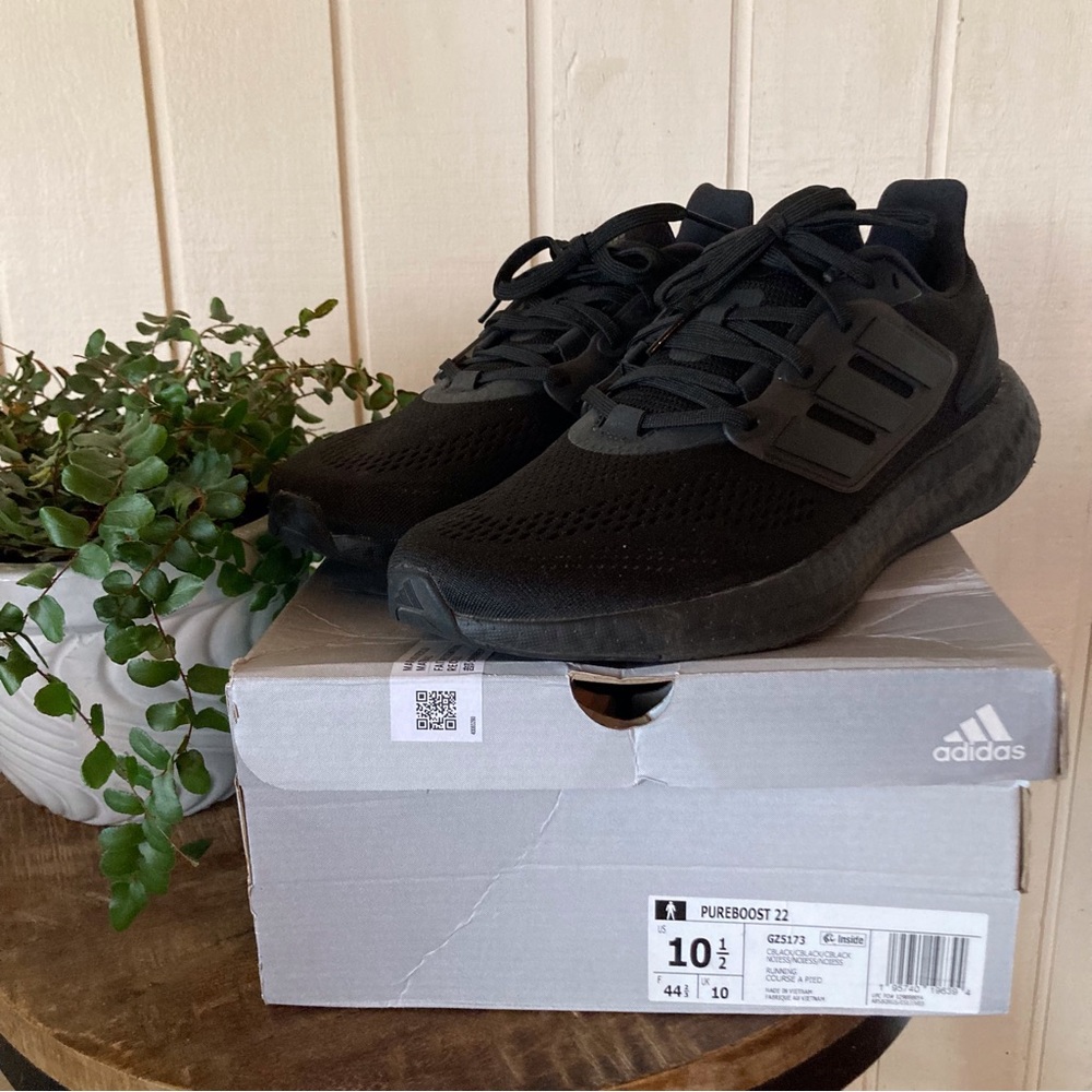 Adidas Pure Boost 22 (NWB)